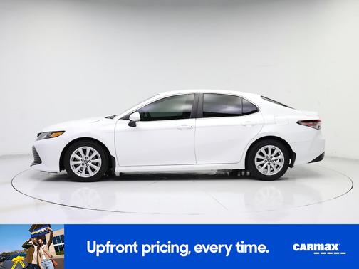 White 2018 Toyota Camry LE