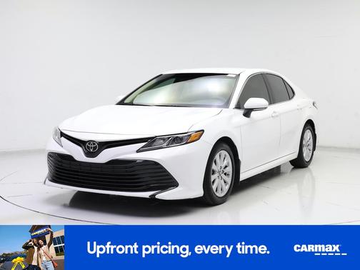 White 2018 Toyota Camry LE