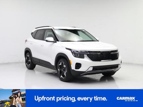 White 2025 Kia Seltos S