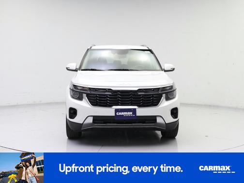 White 2025 Kia Seltos S