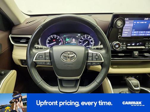 Black 2022 Toyota Highlander XLE