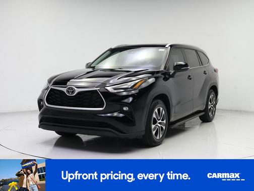 Black 2022 Toyota Highlander XLE