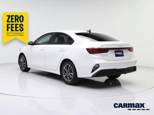 White 2024 Kia Forte LXS