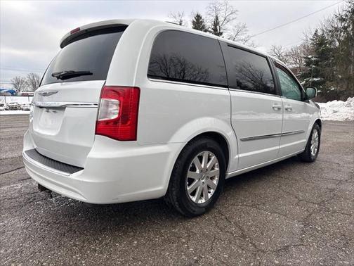 2016 Chrysler Town & Country Touring