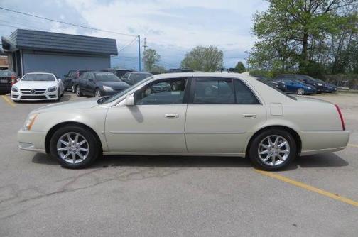 Beige 2010 Cadillac DTS Luxury