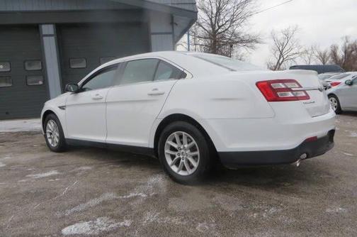 2013 Ford Taurus SE