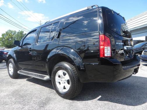 2009 Nissan Pathfinder SE Off-road