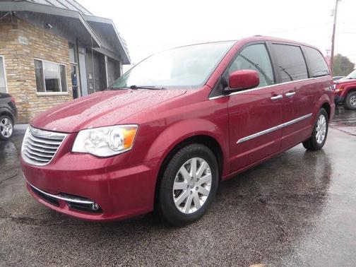 2016 Chrysler Town & Country Touring