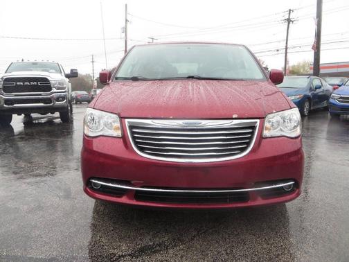2016 Chrysler Town & Country Touring