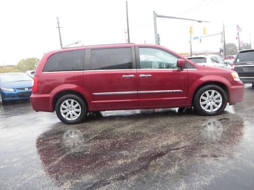 2016 Chrysler Town & Country Touring