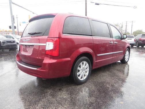 2016 Chrysler Town & Country Touring