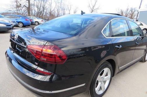 2017 Volkswagen Passat 1.8T SE w/Technology