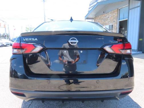Black 2024 Nissan Versa 1.6 SR