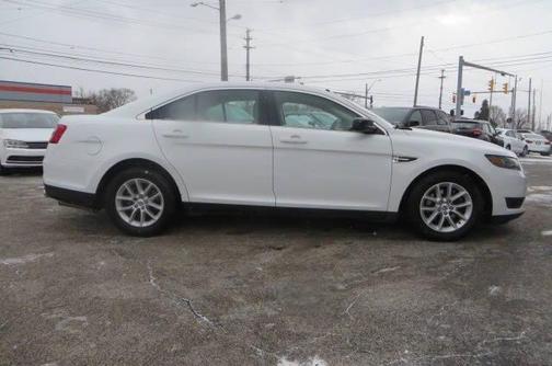 2013 Ford Taurus SE