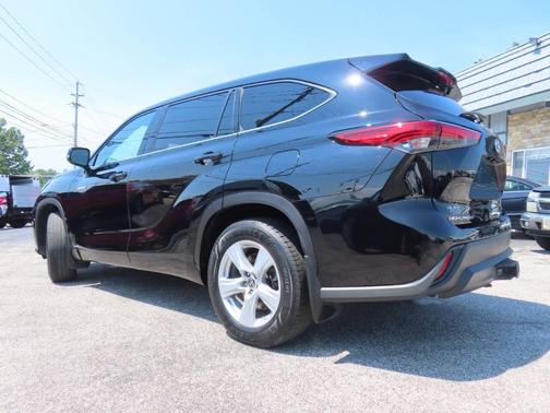 Black 2020 Toyota Highlander Hybrid LE