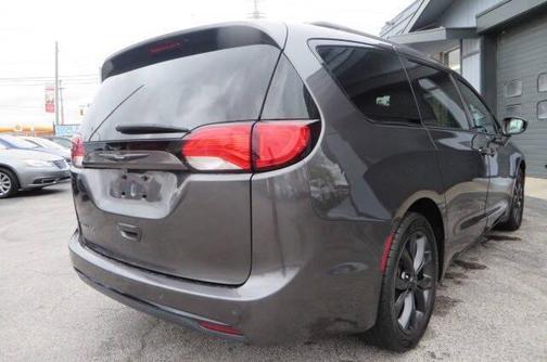 2018 Chrysler Pacifica Touring-L