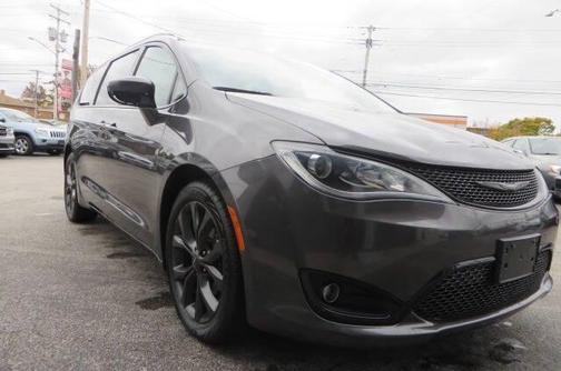 2018 Chrysler Pacifica Touring-L