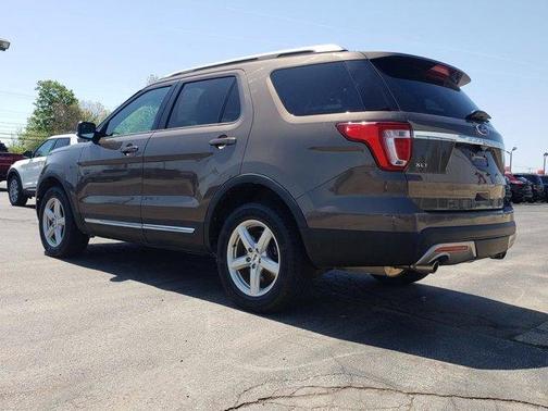 Caribou Metallic 2016 Ford Explorer XLT