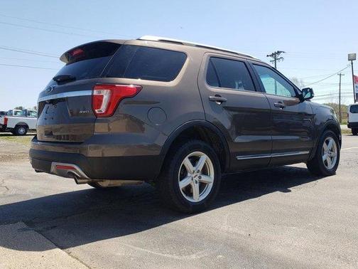 Caribou Metallic 2016 Ford Explorer XLT