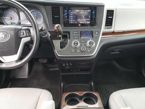 2017 Toyota Sienna Limited Premium