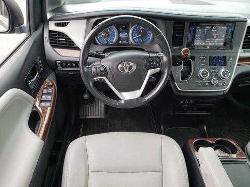 2017 Toyota Sienna Limited Premium