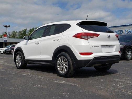 Winter White 2016 Hyundai TUCSON SE