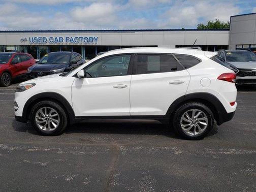 Winter White 2016 Hyundai TUCSON SE