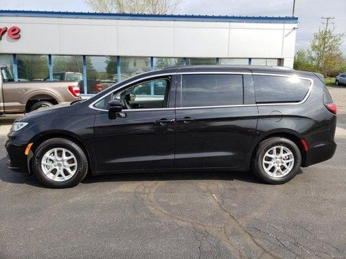 2022 Chrysler Pacifica Touring-L