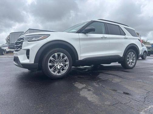 Star White 2026 Ford Explorer Active