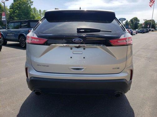 Ingot Silver Metallic 2019 Ford Edge SE