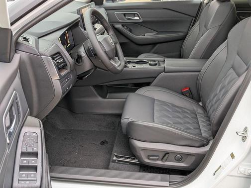 Everest White P 2026 Nissan Rogue Platinum