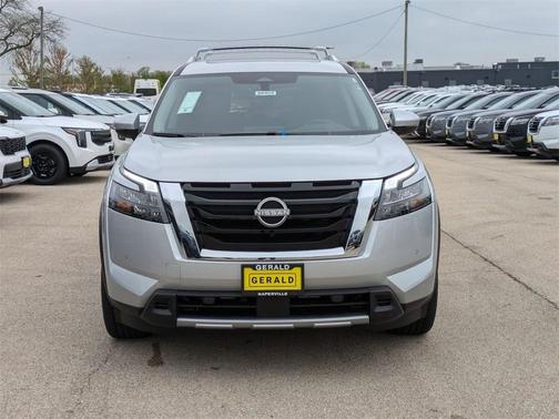 2025 Nissan Pathfinder SL