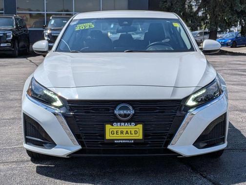 White 2023 Nissan Altima 2.5 SV