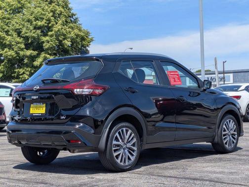 Super Black 2024 Nissan Kicks SV