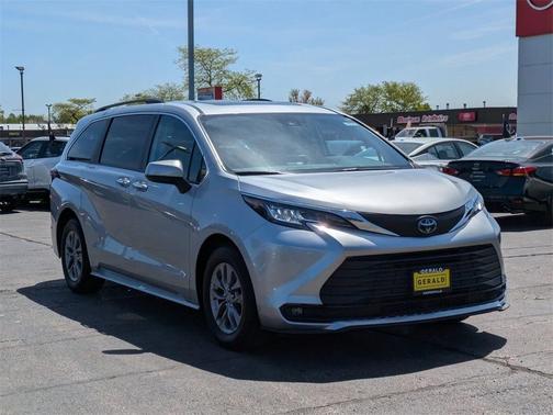 2023 Toyota Sienna XLE