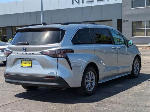 2023 Toyota Sienna XLE