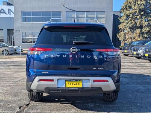 2025 Nissan Pathfinder SL
