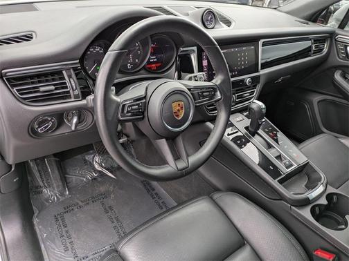 2022 Porsche Macan Base