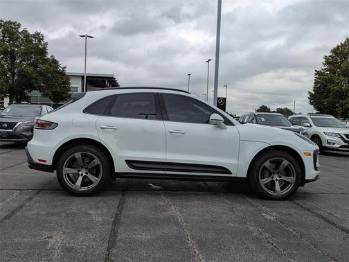 2022 Porsche Macan Base