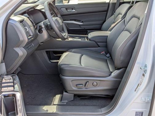 Pearl 2026 Nissan Pathfinder SL