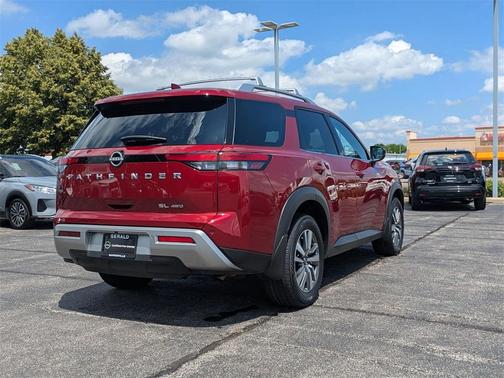 2023 Nissan Pathfinder SL