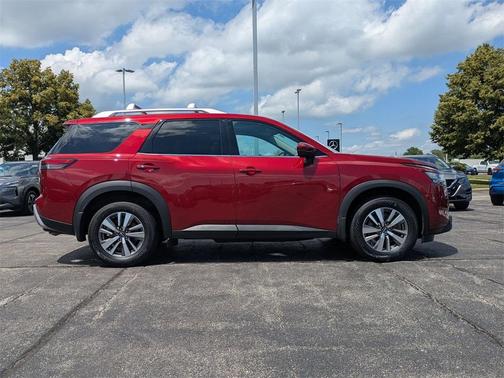 2023 Nissan Pathfinder SL