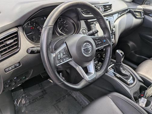 2022 Nissan Rogue Sport SL