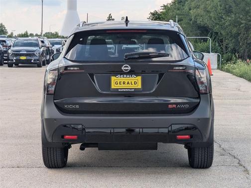 2025 Nissan Kicks SR