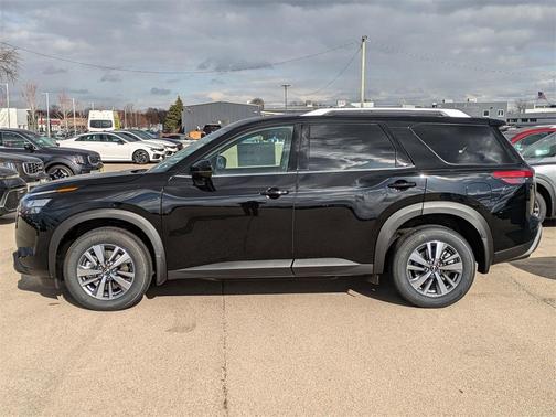 2025 Nissan Pathfinder SL