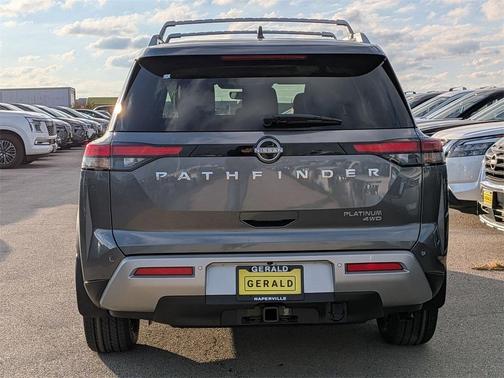 2025 Nissan Pathfinder Platinum