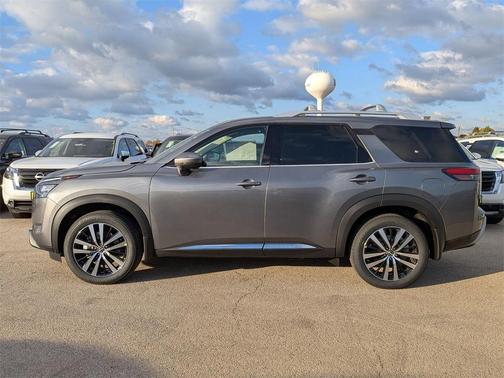 2025 Nissan Pathfinder Platinum