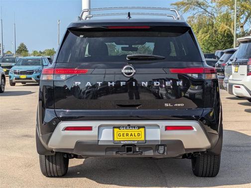 2025 Nissan Pathfinder SL