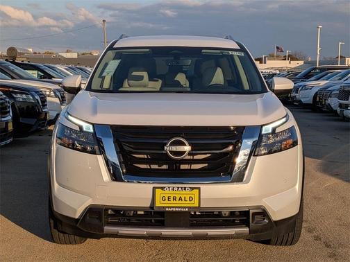 2025 Nissan Pathfinder SL