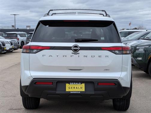 2025 Nissan Pathfinder SV